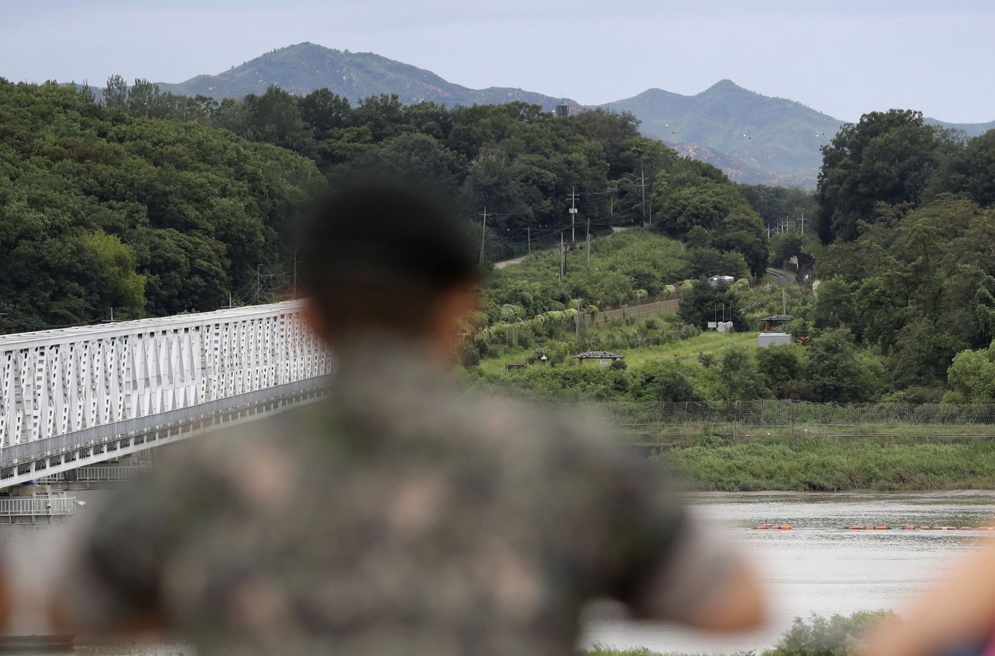 Sõdur Põhja-Korea piiri ääres.