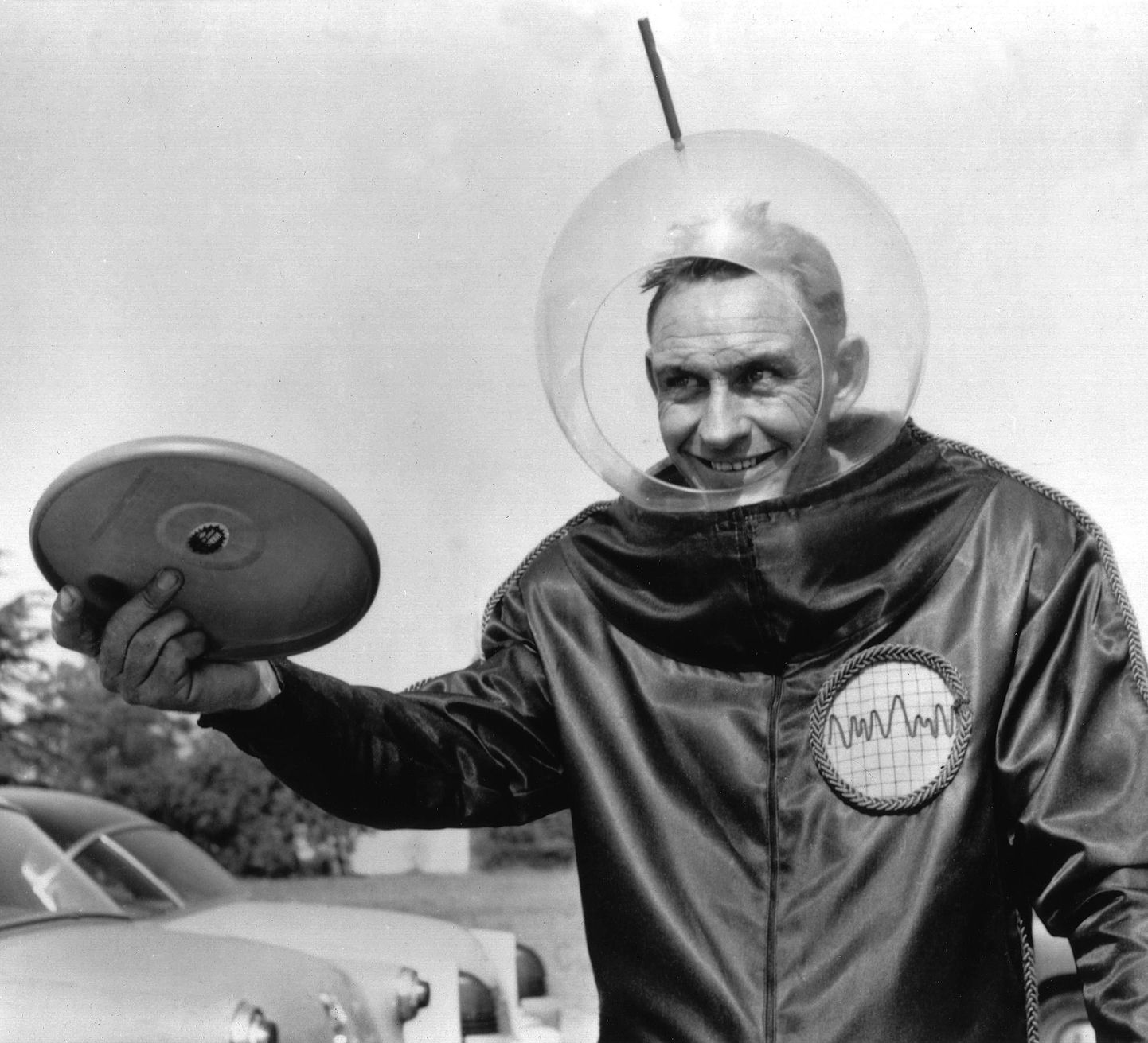 Walter Fredrick Morrison koos oma leiutise lendava taldrikuga 1957. aastal