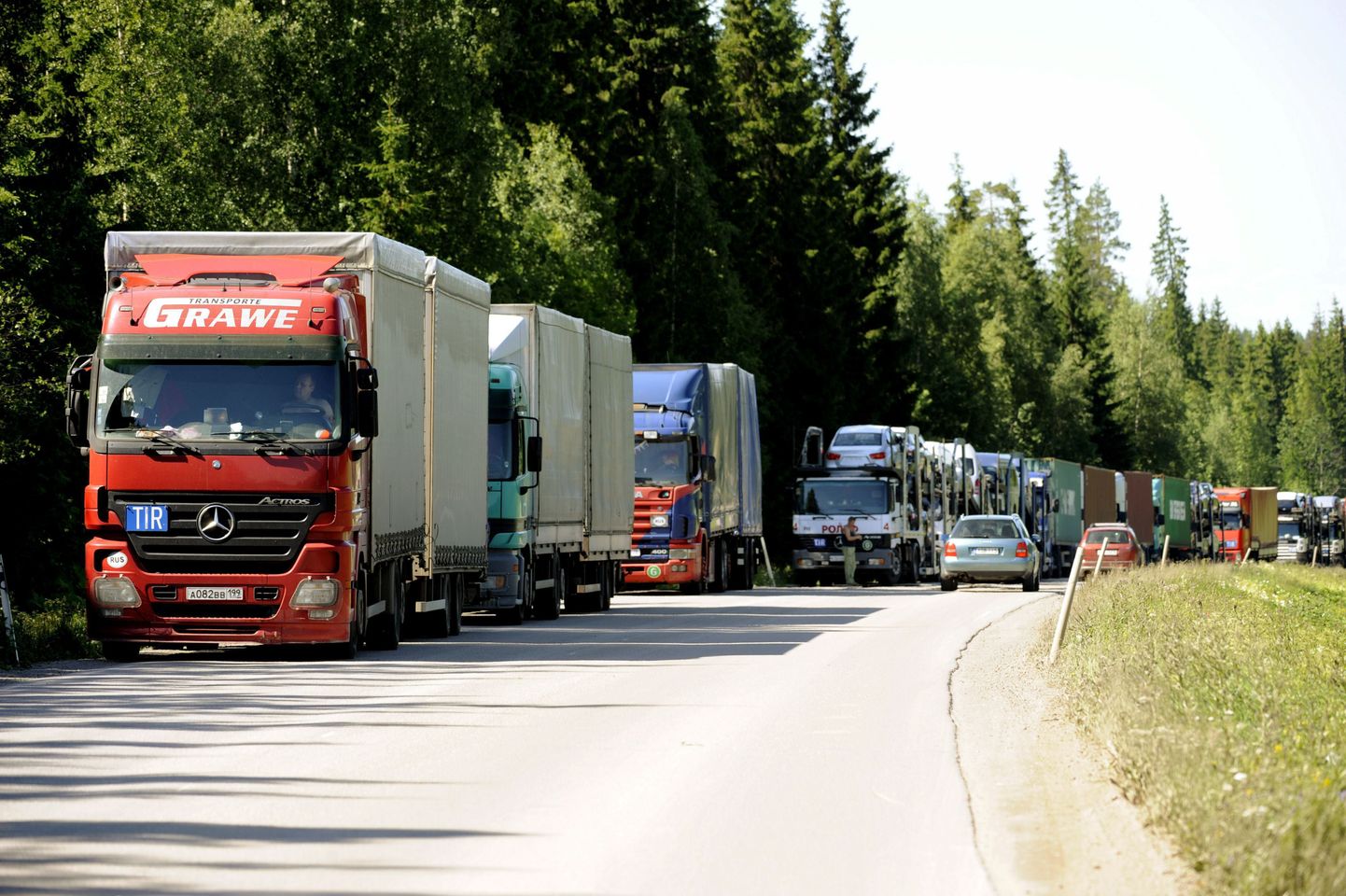 Raskeveokid ootavad piiriületust Kagu-Soomes Nuijamaal.