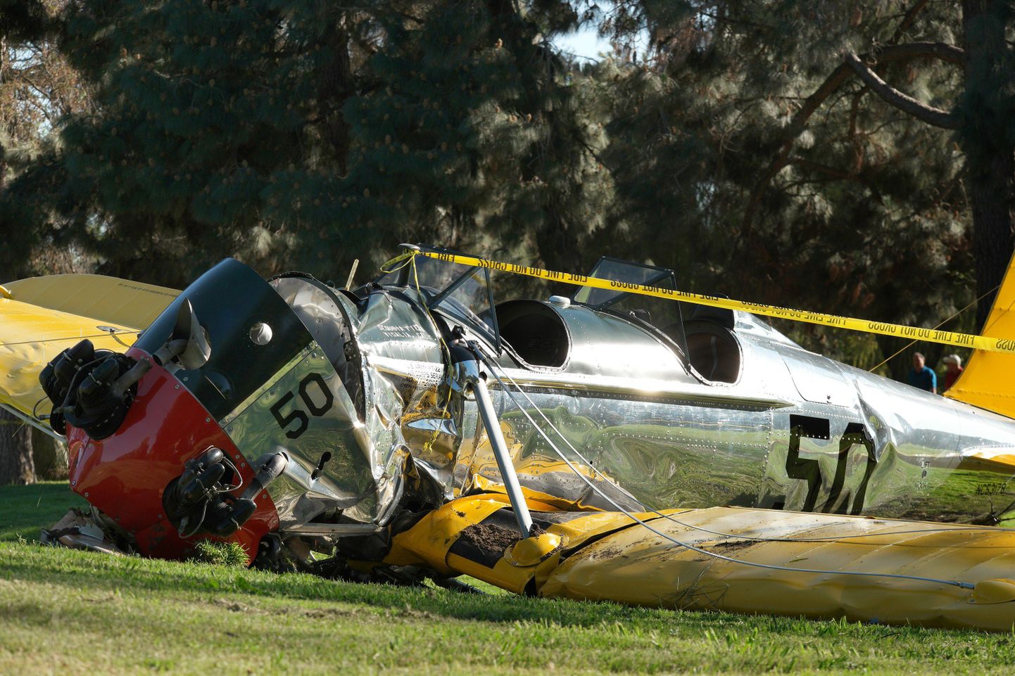 Голливудский актер Харрисон Форд попал в авиационную аварию.