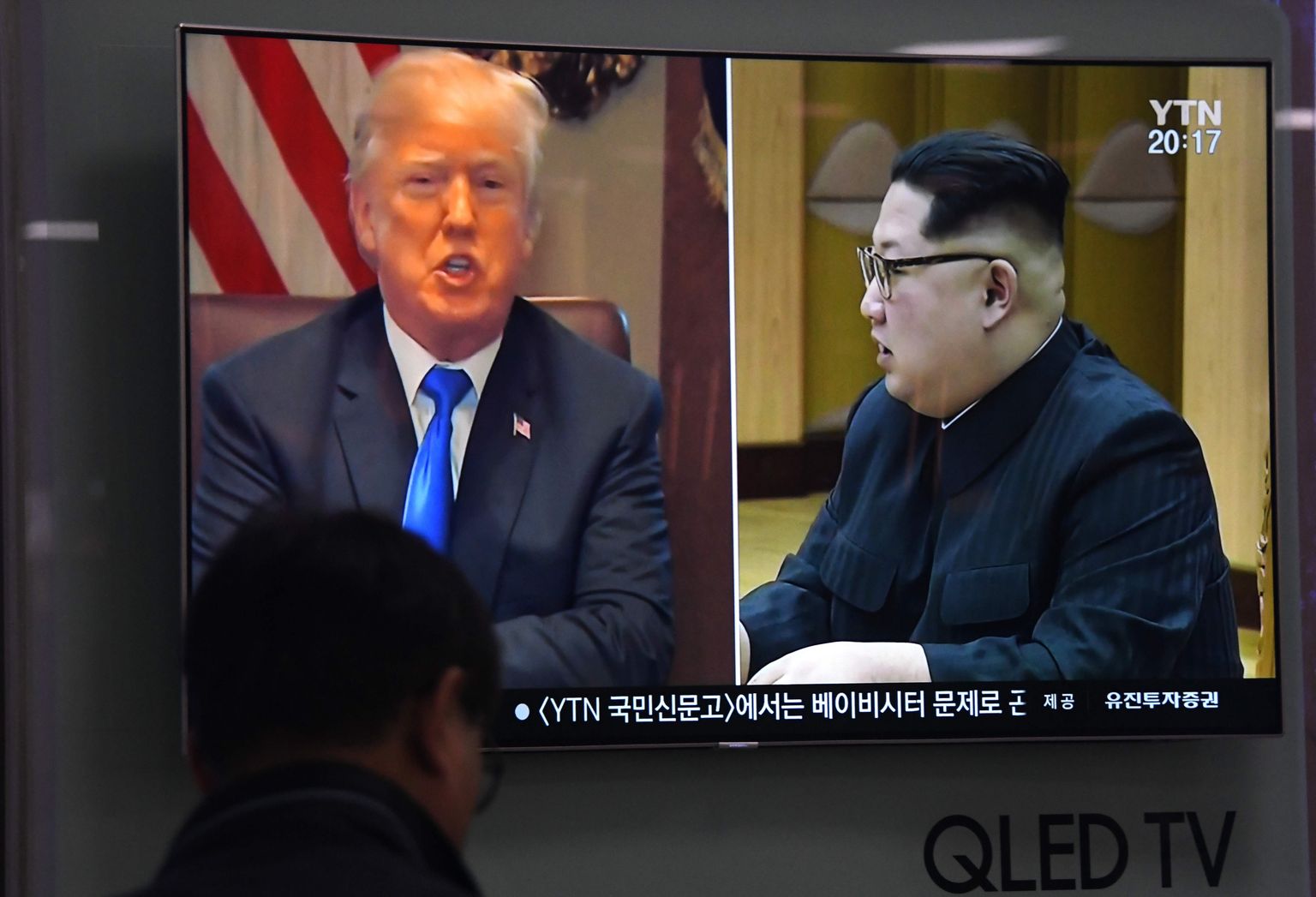 Kim Jong-un (paremal) ja Donald Trump.