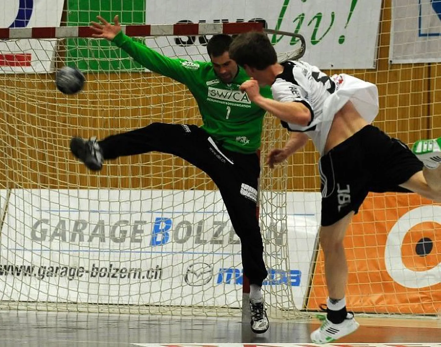 Marius Aleksejev väravas.