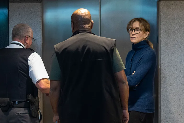 Felicity Huffman Los Angelese kohtus