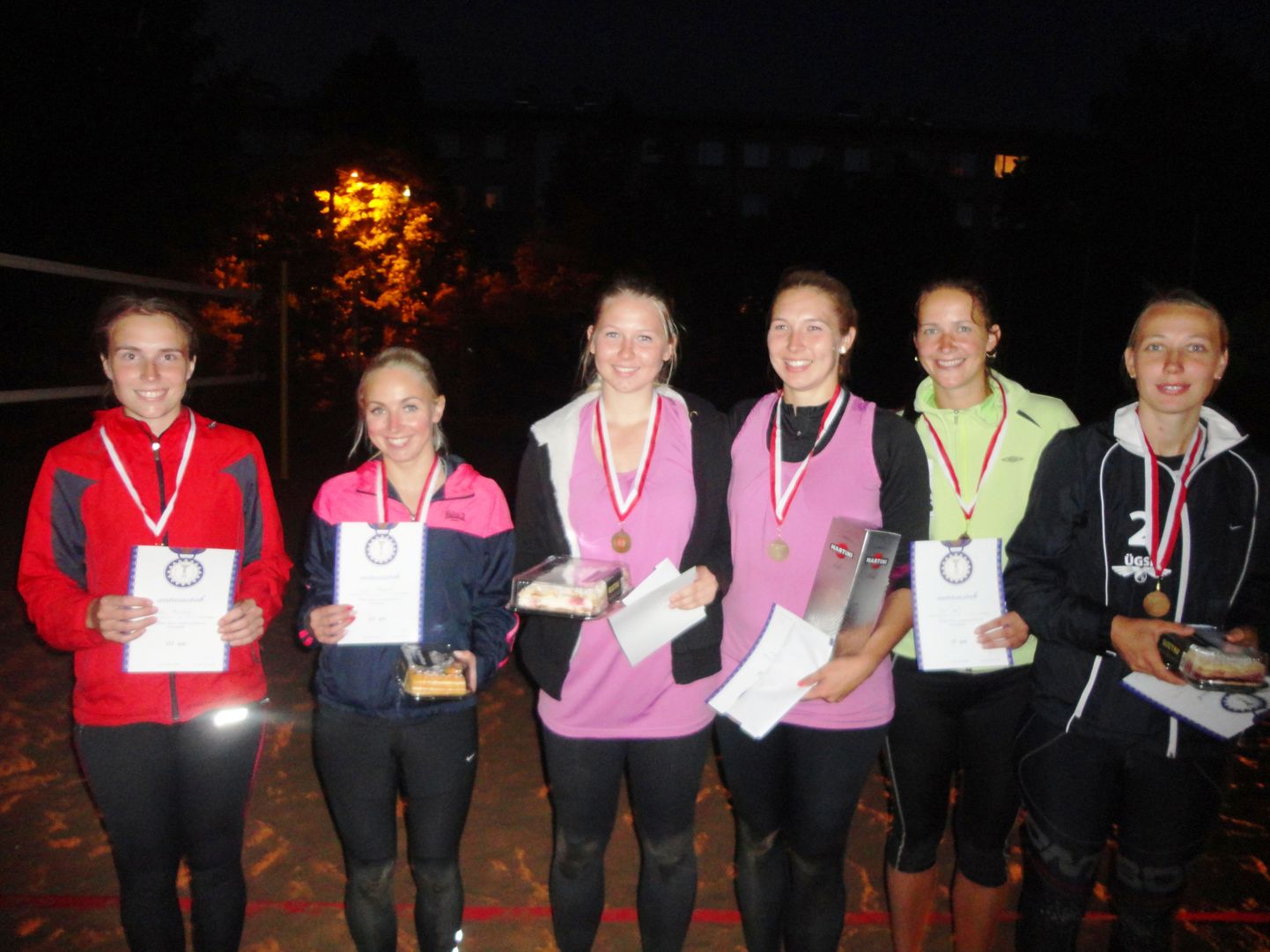 Pildil vasakult Ann Starkopf, Jaanika Jakobson, Kadri Kuusk, Triin Kuusk, Elis Tenis ja Kristi Vink.