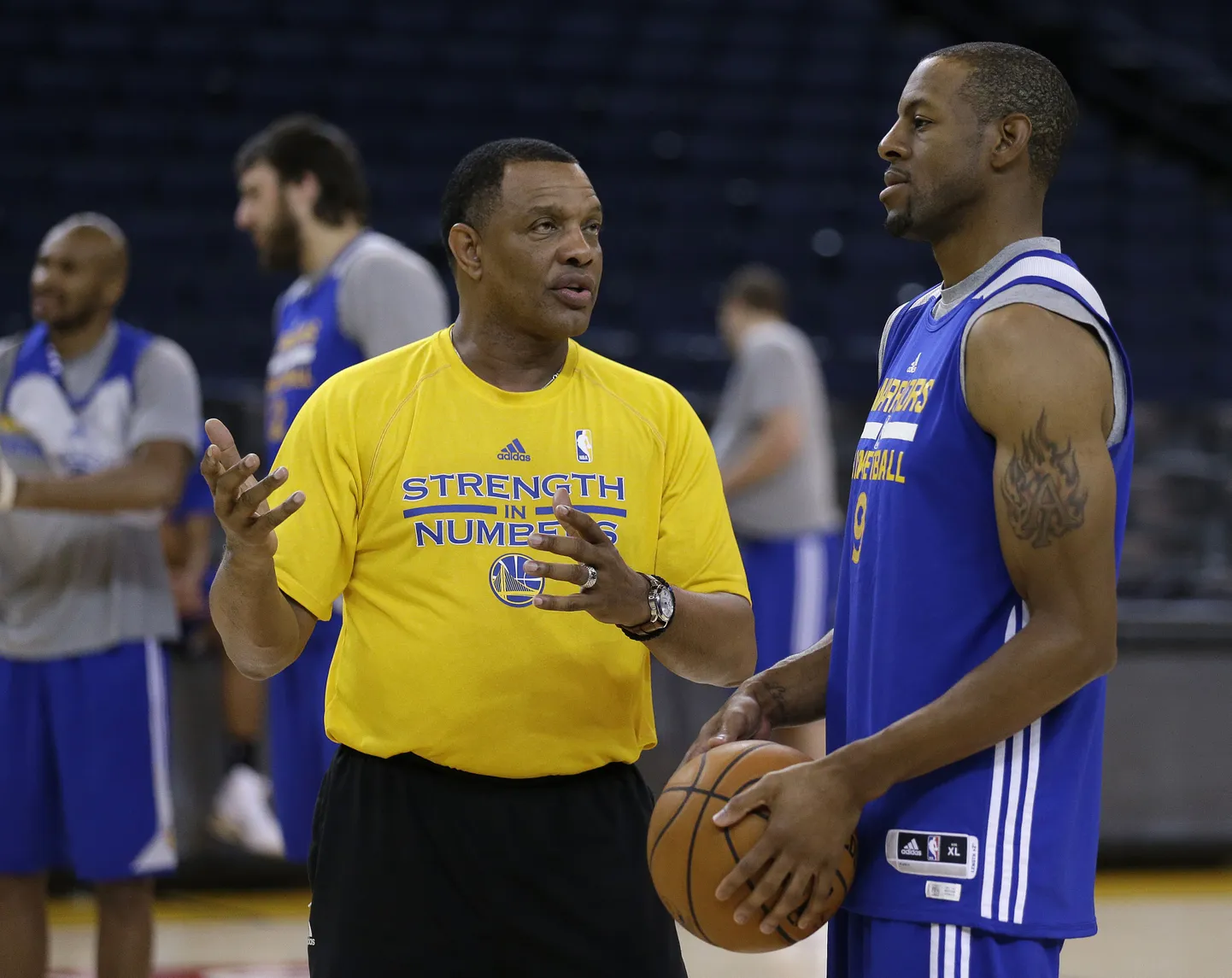 Alvin Gentry (vasakul) koos Andre Iguodalaga.