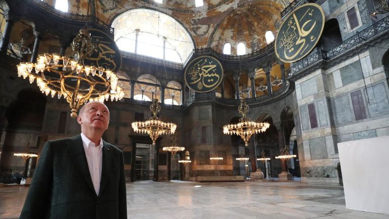 Эрдоган в Святой Софии перед конвертацией музея в мечеть в июле 2020 года