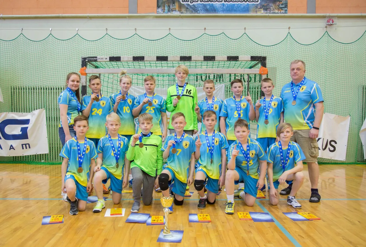 HC Pärnu tiim. Tagareas vasakult: treener Merili Heinla, Karl-Vahur Vahemets, Kaspar Timusk, Oskar Viin, Averi Hännile, Jan-Bret Maiste, Gregor Jegorov, Raian Kuusk ja treener Toomas Heinla. Esireas vasakult: Gerrit Järv, Gregor Soomets, Henri Mitt, Samuel Einbaum, Rasmus Koel, Kristjan Heinla ja Kristofer Põld.