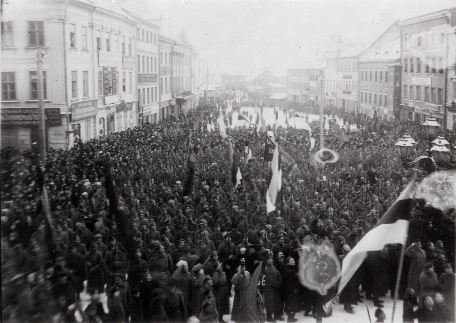 Laiali saadetud maanõukogu toetuseks kogunes Tartu raeplatsile muljetavaldav rahvahulk.