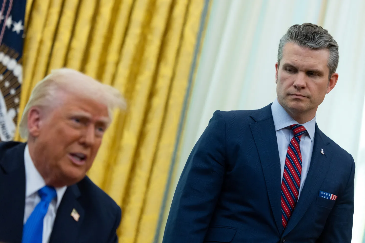 Дональд Трамп и глава Пентагона Пит Хегсет.