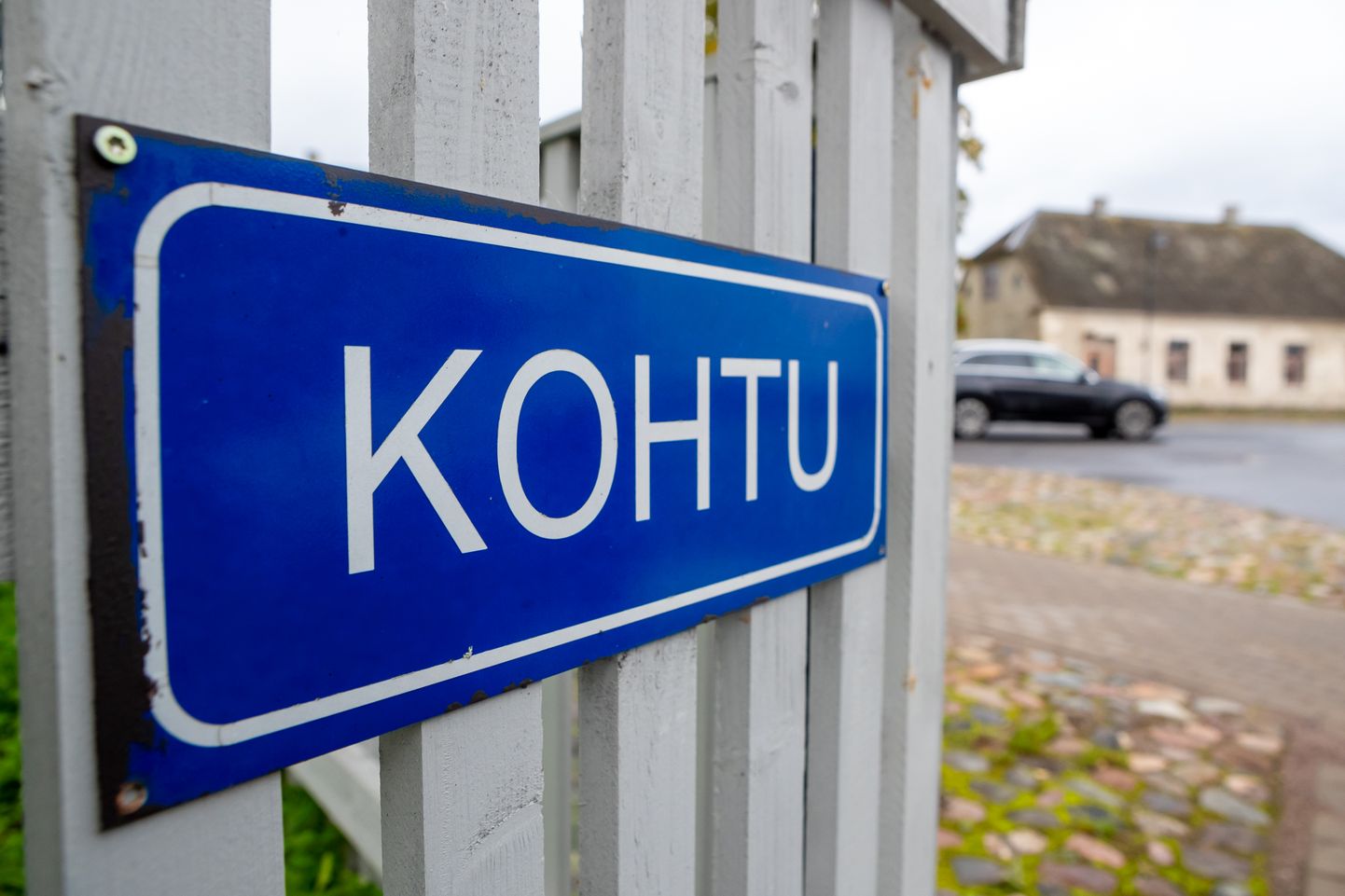 TORMINE ÖÖ Kohtu tänaval tahtis katus lendu minna