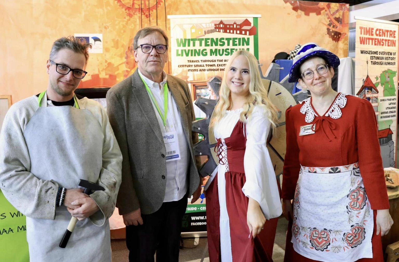 Wittensteini esindus Tarmo Põldroo (vasakult), Ants Hiiemaa, Eliis Õunapuu ja Jaanika Reismann tutvustasid põnevate tegevuste kaudu Riia turismimessil Balttours Kesk-Eestit.