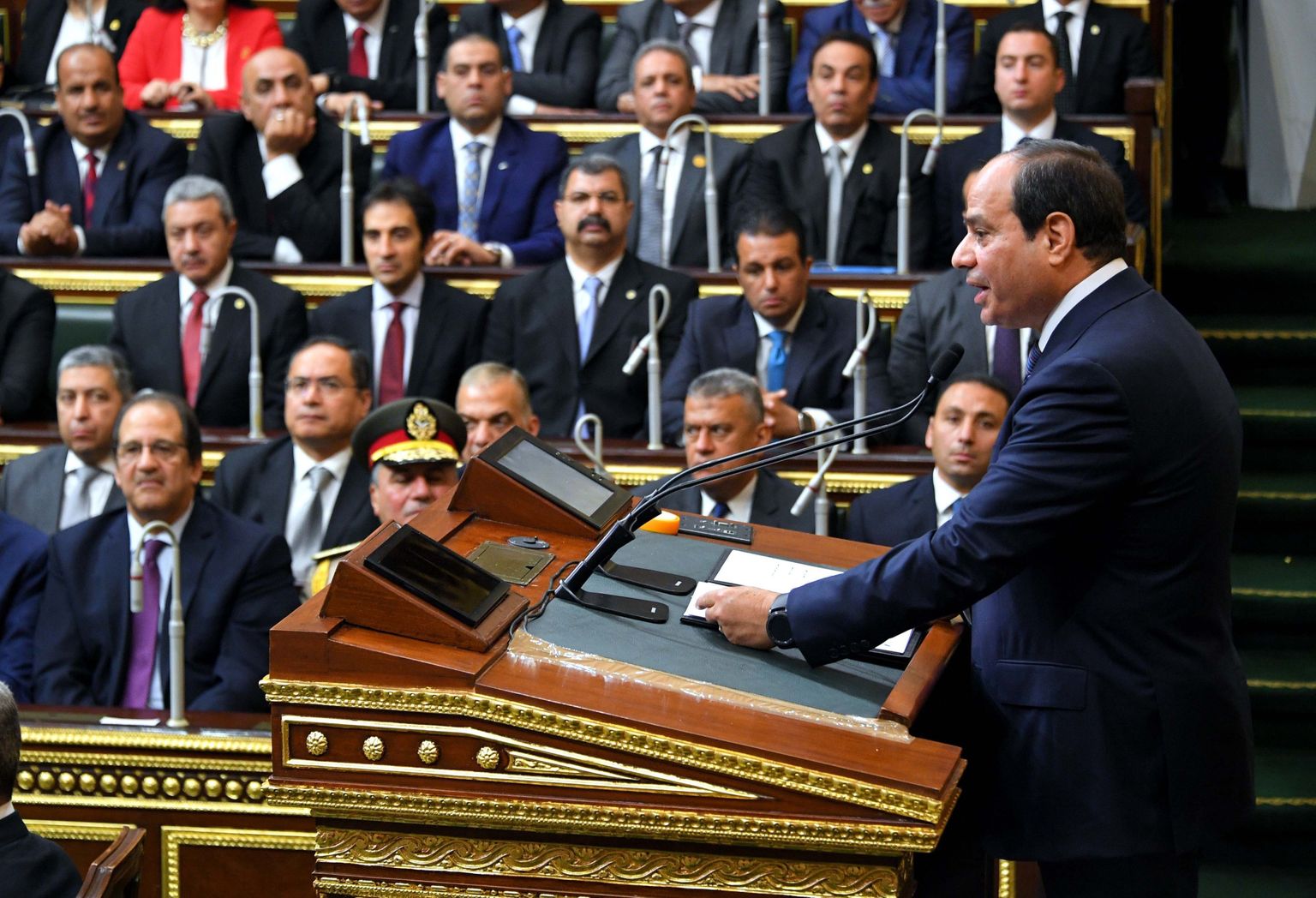 President Abdel Fattah al-Sisi parlamendi ees kõnet pidamas.