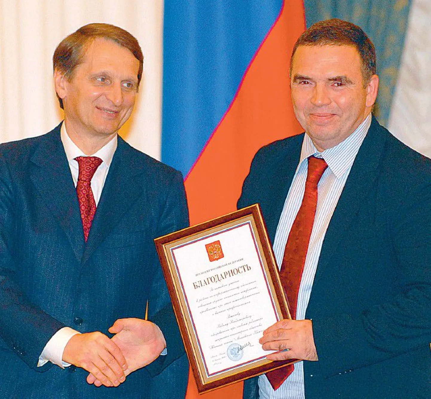 Kremli administratsiooni juht Sergei Narõškin (vasakul) ja ajakirjanik Vadim Retškalov (paremal).