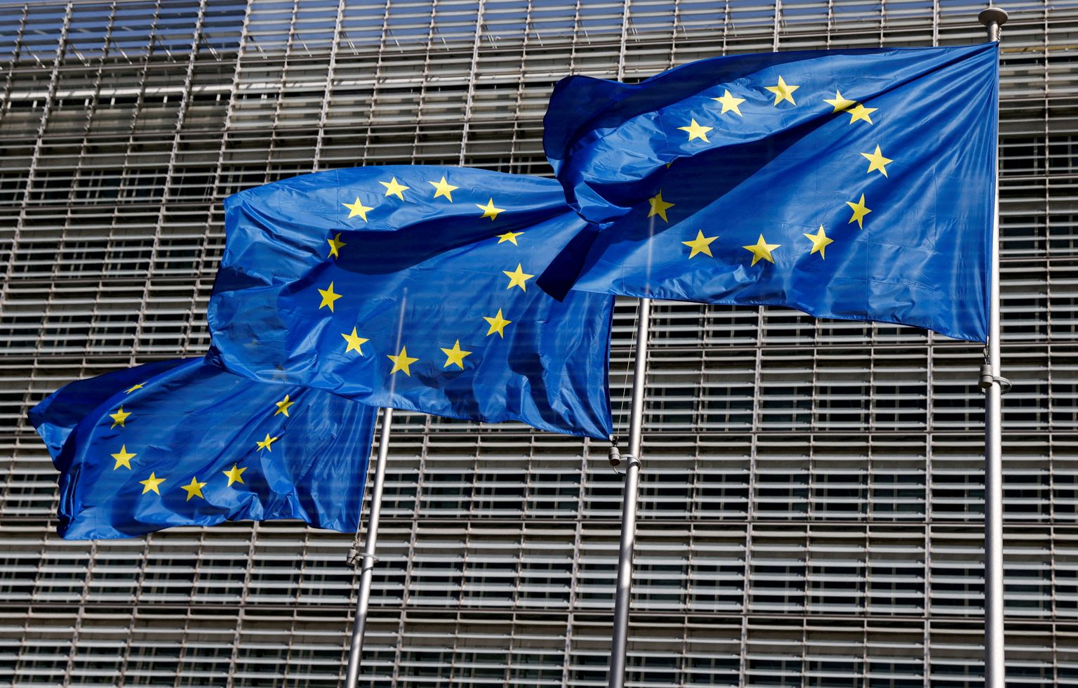 Euroopa Liidu lipud lehvimas Brüsselis asuva Euroopa Komisjoni peakorteri ees.