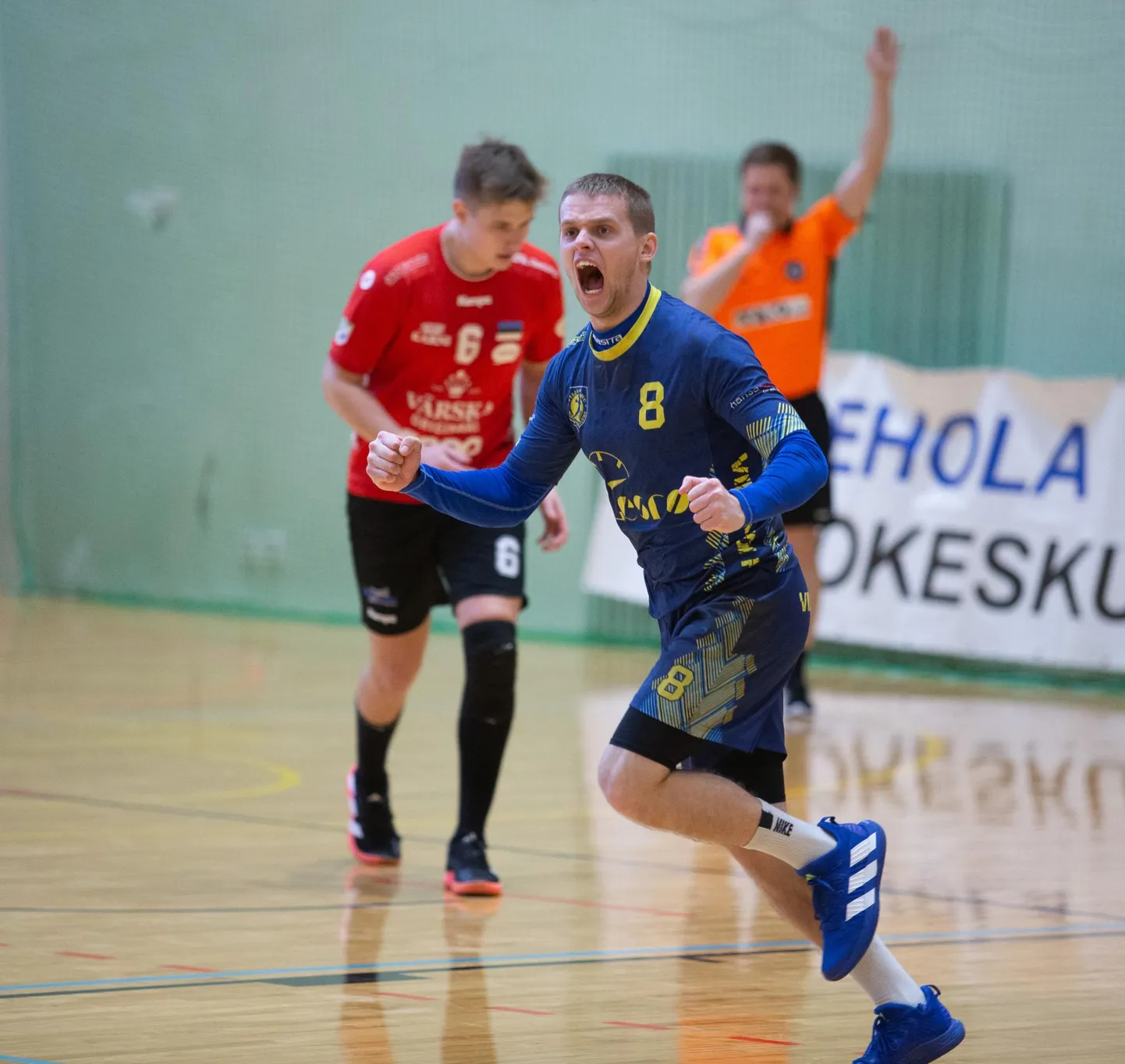 Viljandi HC lunastas nädalavahetusel Lätis koha Balti liiga poolfinaali. Laupäeval alistas Viljandi HC Ludza SK Latgolsi 42:22, pühapäeval 42:30 HK Ogre. Mikk Varik (fotol) panustas kahel mängupäeval kokku 12 väravaga.