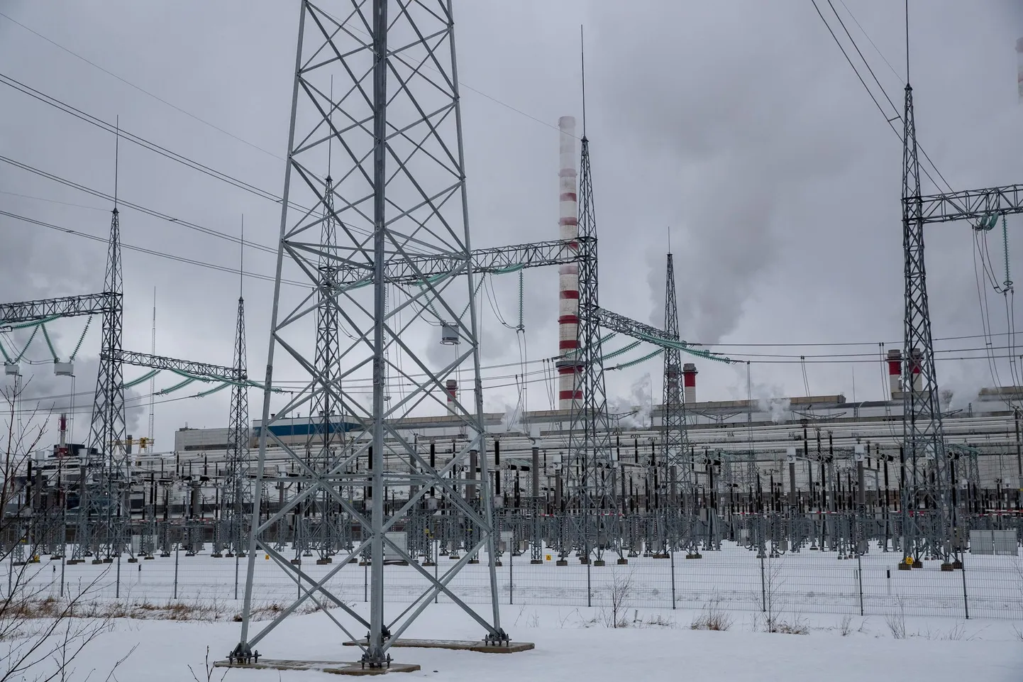 Mitte ainult Auvere: Eesti Energia lükkas tasakesi veel suuri võimsusi võrgust välja. Elering, kes peab võrgu stabiilsusega tegelema, ei ole oma riskistsenaariumides ette näinud, et elektrit ei ole.