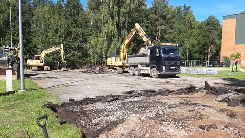 Tõrvas algasid uue mitmeotstarbelise spordiväljaku ehitustööd