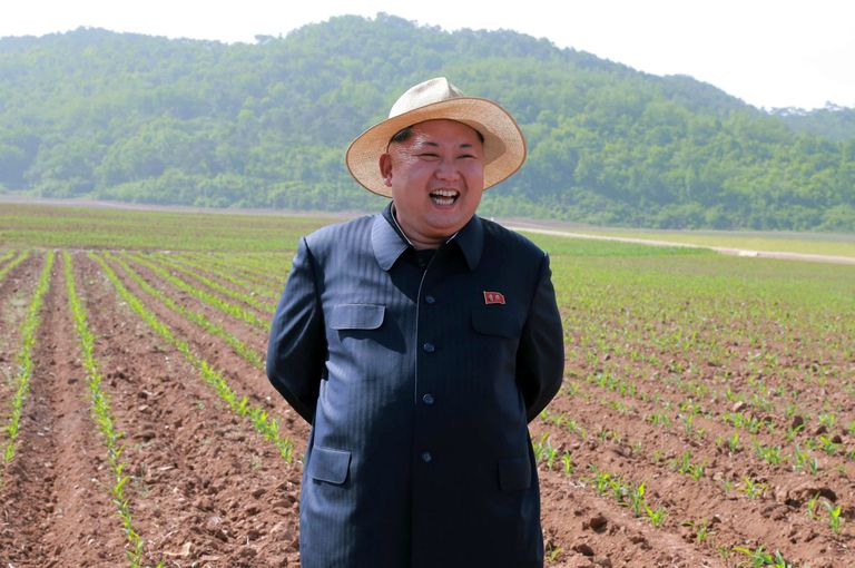 Kim Jong-un Põhja-Korea põllumajanduse arengut inspekteerimas.