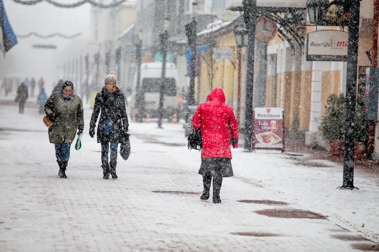 Eile sadas Pärnus laia lund.