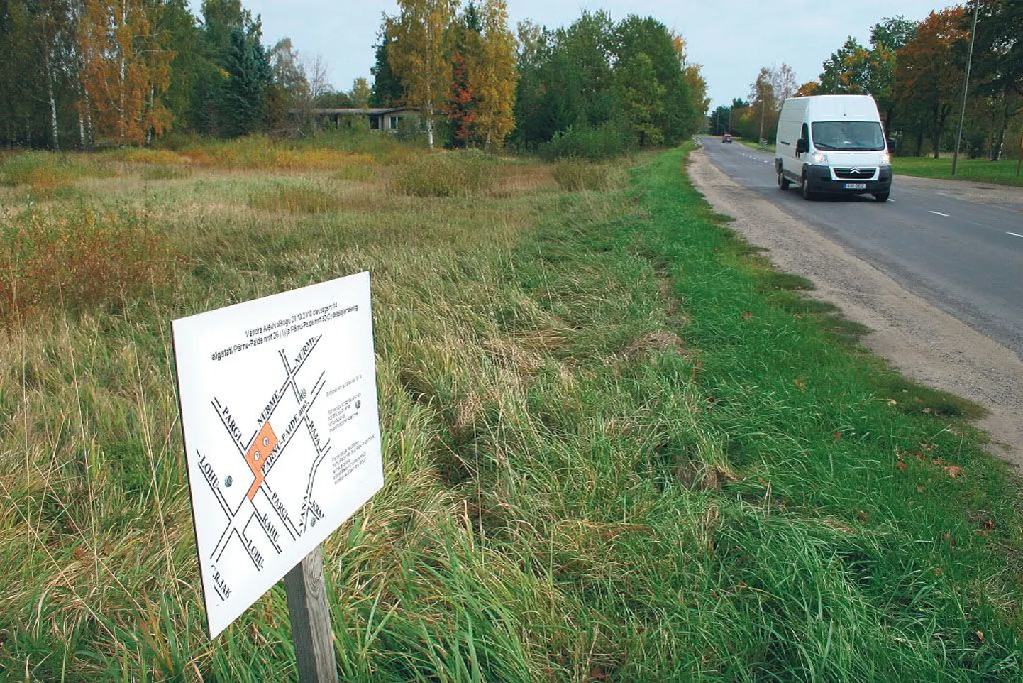 Grossi pood tuleb Vändra alevi bussijaama lähedale tühermaale Pärnu–Paide maantee ääres.