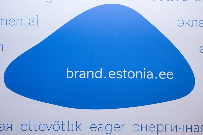 Pooleaastase töö tulemusena valminud Eesti brändi kontseptsiooni läbivateks elementideks on ühtne kirjatüüp, rohkelt Eestit ja eestlasi kirjeldavad sõnumeid ja ikoone ning läbiva joonena rändrahnude motiiv ja elektroonilisusele viitav täht «e».