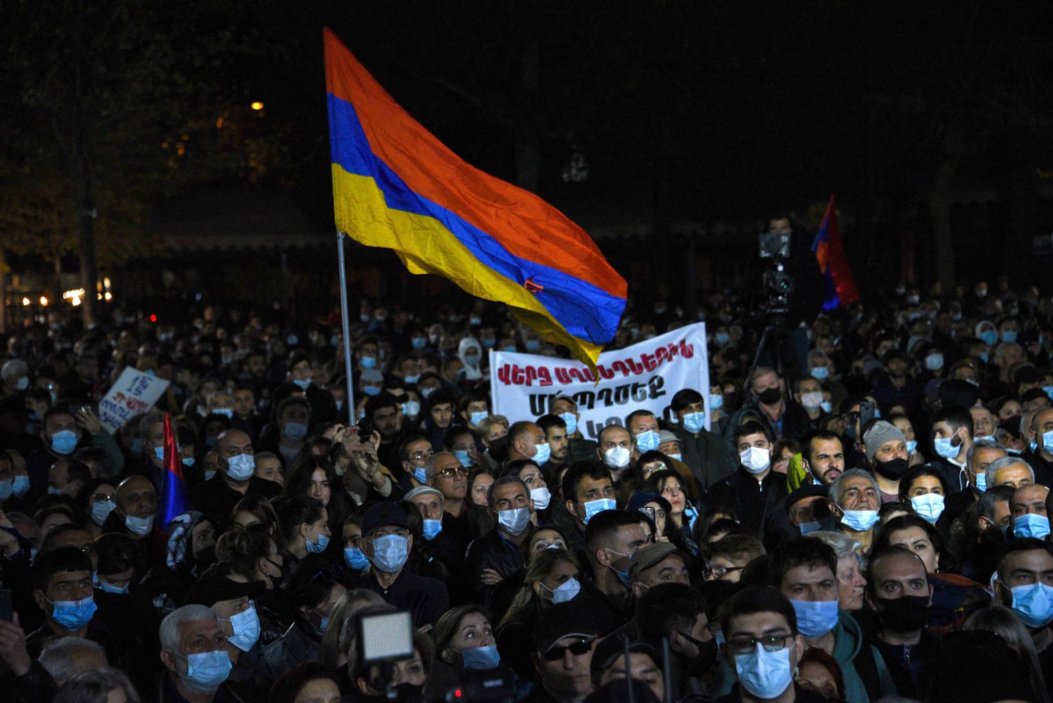 Meeleavaldajad nõudmas Armeenia peaministri Nikol Pašinjani tagasiastumist. Foto on illustratiivne.