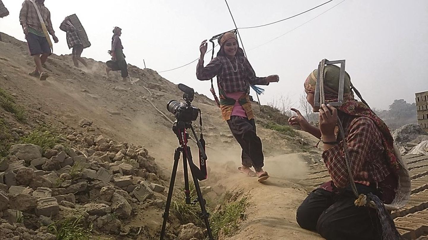 Parima lastefilmi tiitli saanud “Tolm” räägib lastest Nepalis, kelle koolitee on vaesuse tõttu pooleli jäänud.