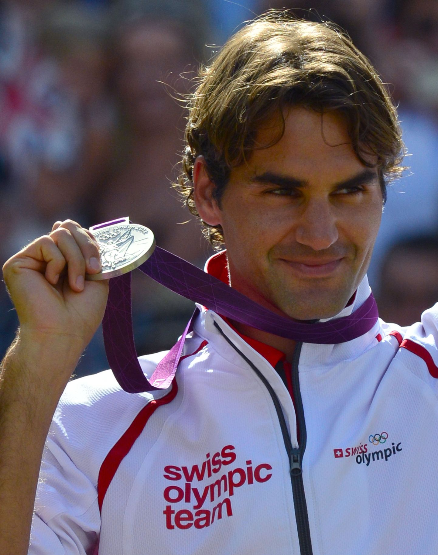 Roger Federer on 2008. aasta olümpiavõitja paarismängus, aga individuaalkuld on mehel puudu. Pildil on mees Londonis teenitud hõbedaga.