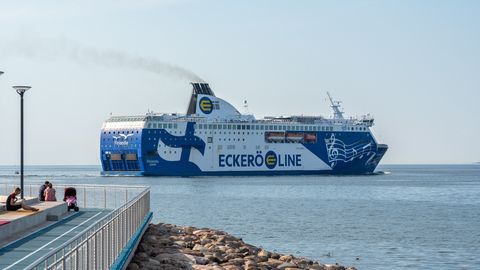 Märul Tallinna-Helsingi laeval: arvatav roolijoodik rammis autot ja vehkis rusikatega