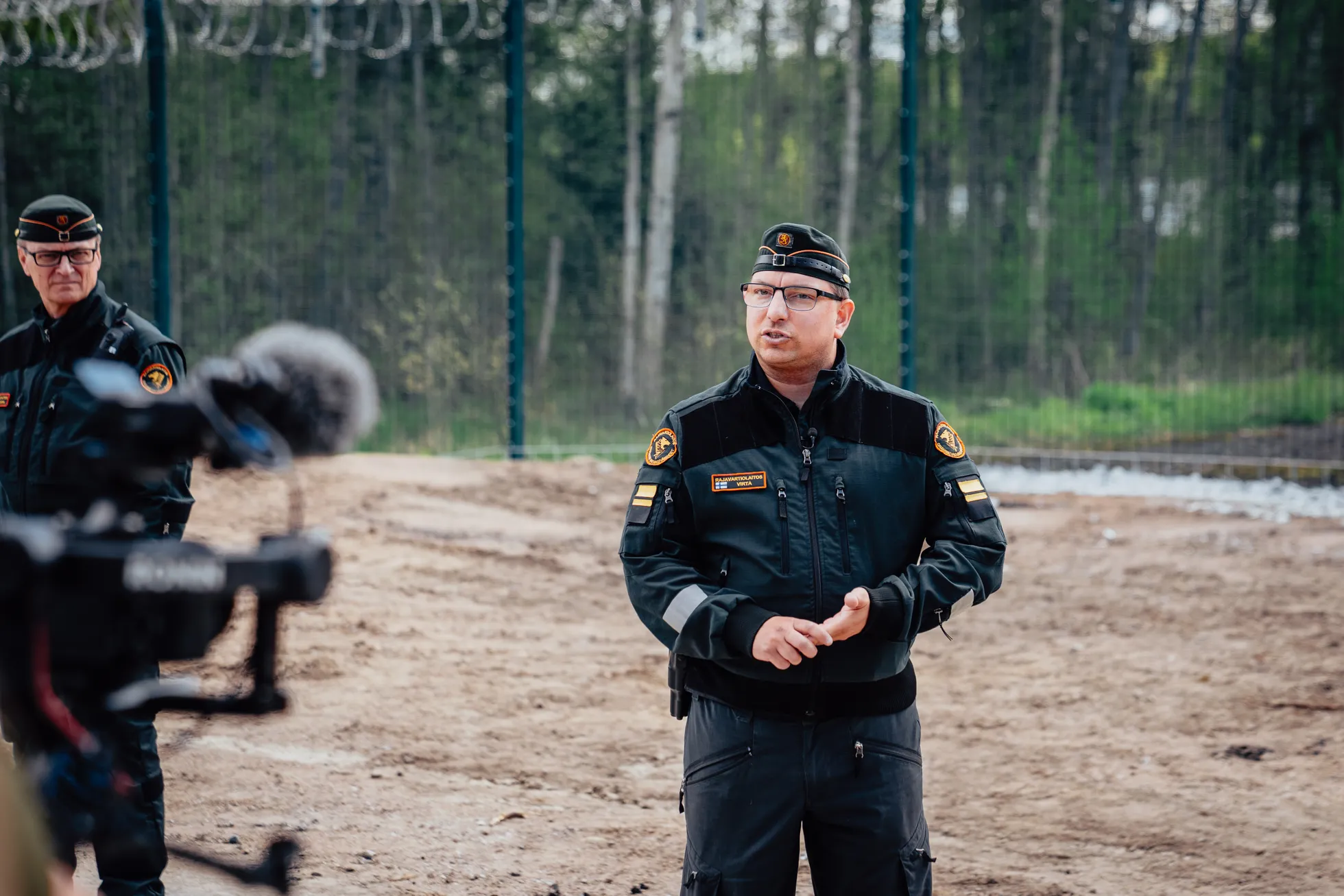 According to Antti Virta, the border fence was originally planned to be 3.5 meters high, but it was later decided to make it 4.5 meters.