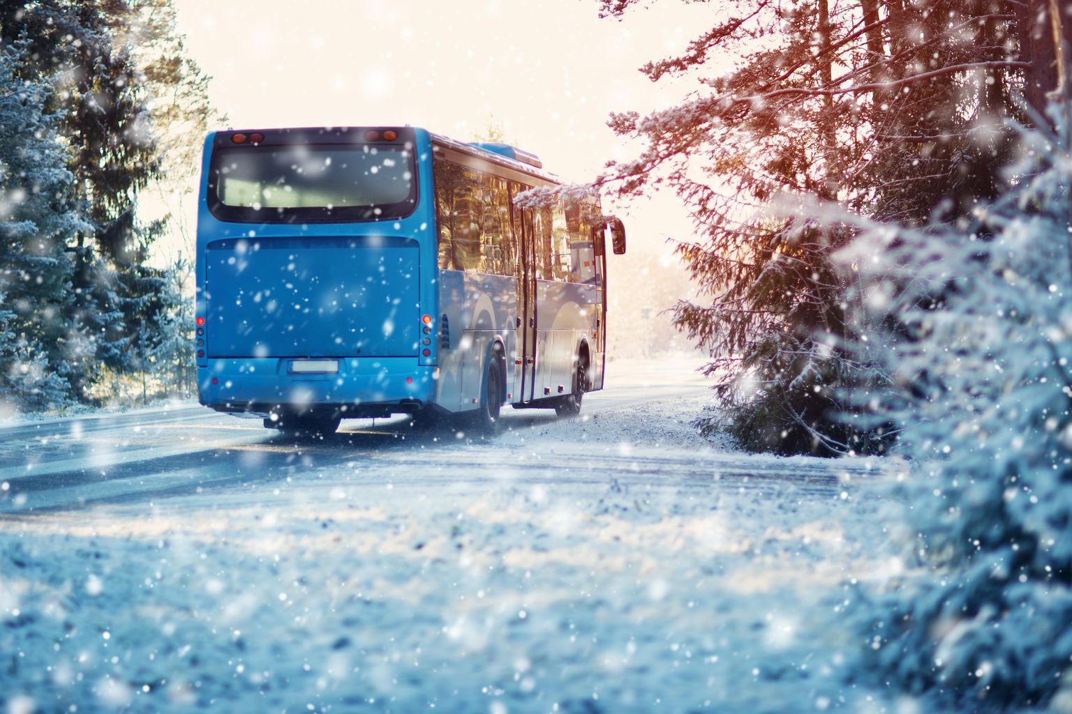 Autobuss ziemā. Ilustratīvs foto