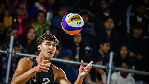 Auziņš/Fokerots iekļūst pasaules U-21 čempionāta pusfinālā