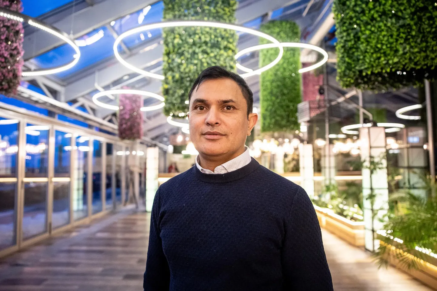 Restoraniketi Monk omanik Balli Chouhan Tallinnas T1 keskuse neljandal korrusel oma valdustes. FOTO: Sander Ilvest