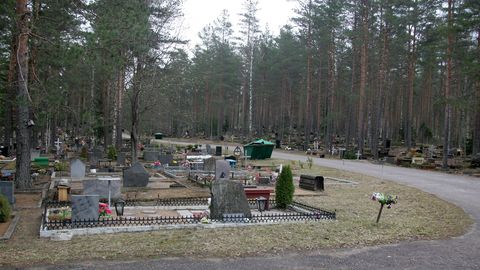 Raudi kalmistu siseteed saavad asfaltkatte