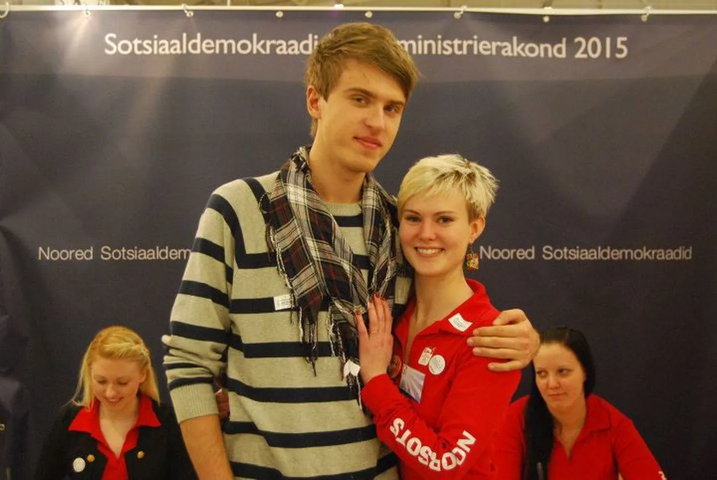 Liina Vahter ja Andrus Avarand liikusid ringi käsikäes nädalavahetusel toimunud Teeviidal, kus paarike laskis endist pilte teha ning riputas need hiljem üles ka oma Facebooki lehele