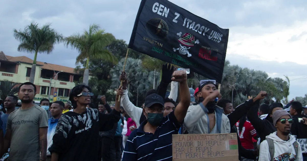 ANNABEL LINDMETS ⟩ Noorte protestid Lõuna-Aasias ja Madagaskaril näitavad globaalse trendi teket