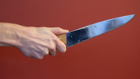 Mees läks teisele mehele noaga kallale