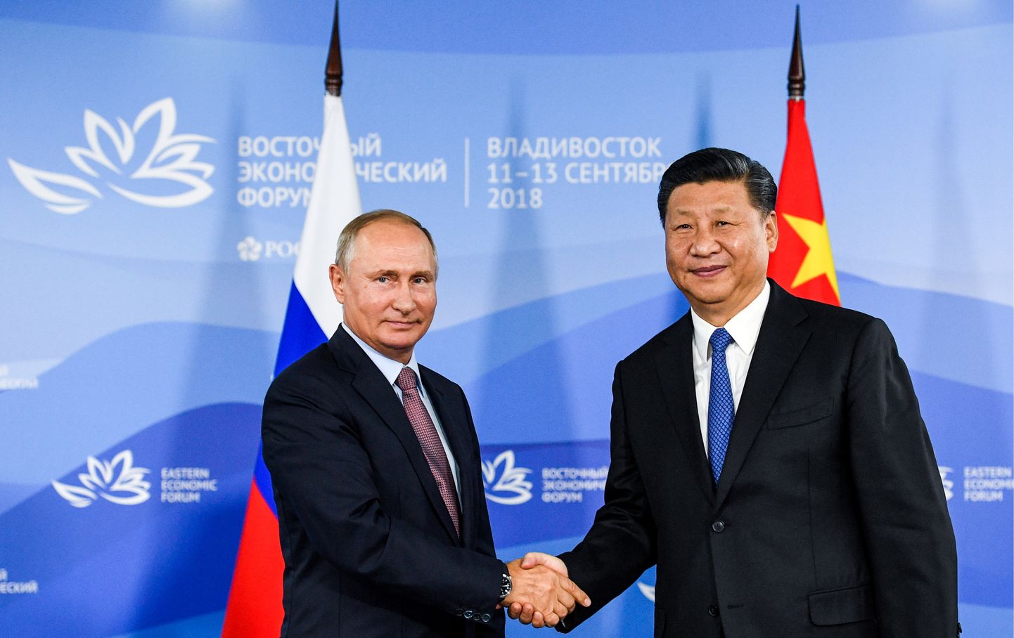 Krievijas prezidents Vladimirs Putins un Ķīnas prezidents Sji Dzjiņpins