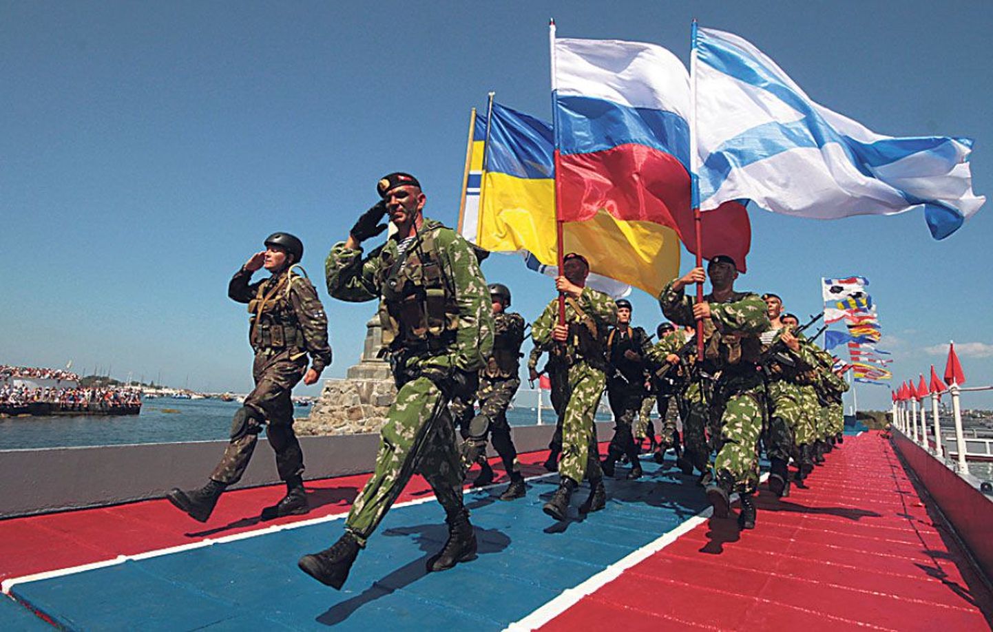 Oranž revolutsioon on unustatud. Venemaa-Ukraina ühine mereväeparaad Sevastopolis.