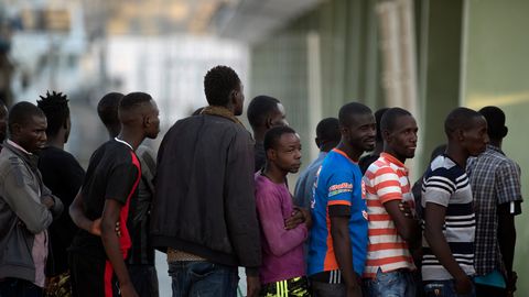Spānijā vairāk nekā miljons migrantu pieteikušies legalizēšanās programmai