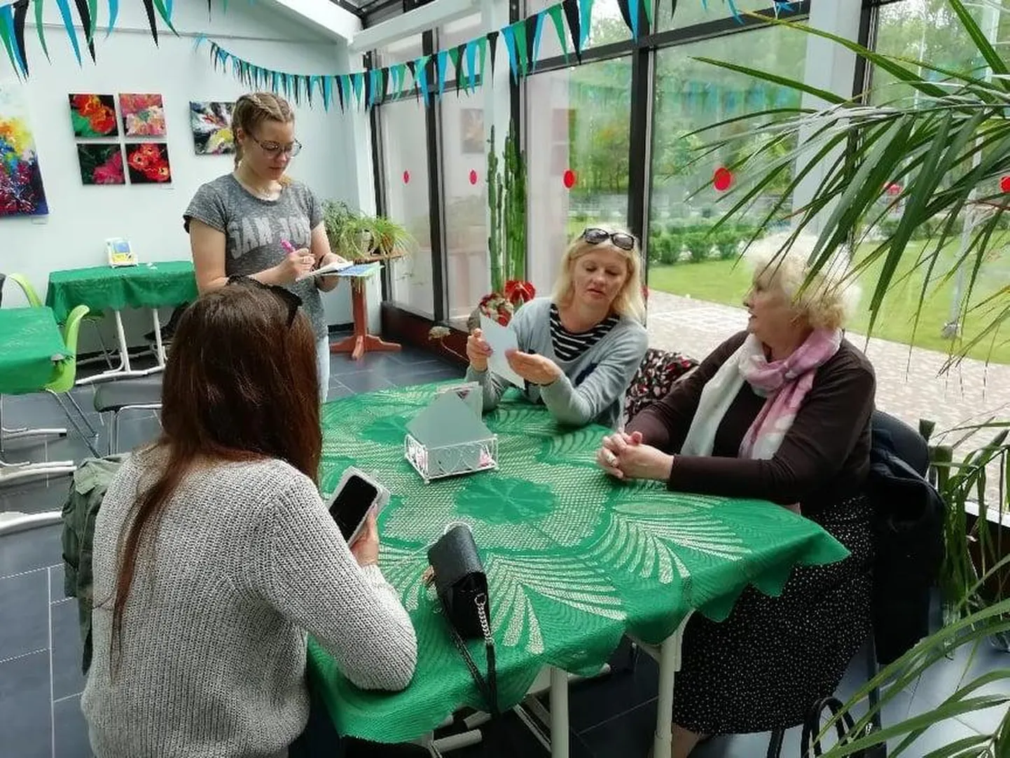 Tamsalu laulu- ja tantsupäeva raames oli avatud 11 kodukohvikut, teiste hulgas Õiglane Amps.