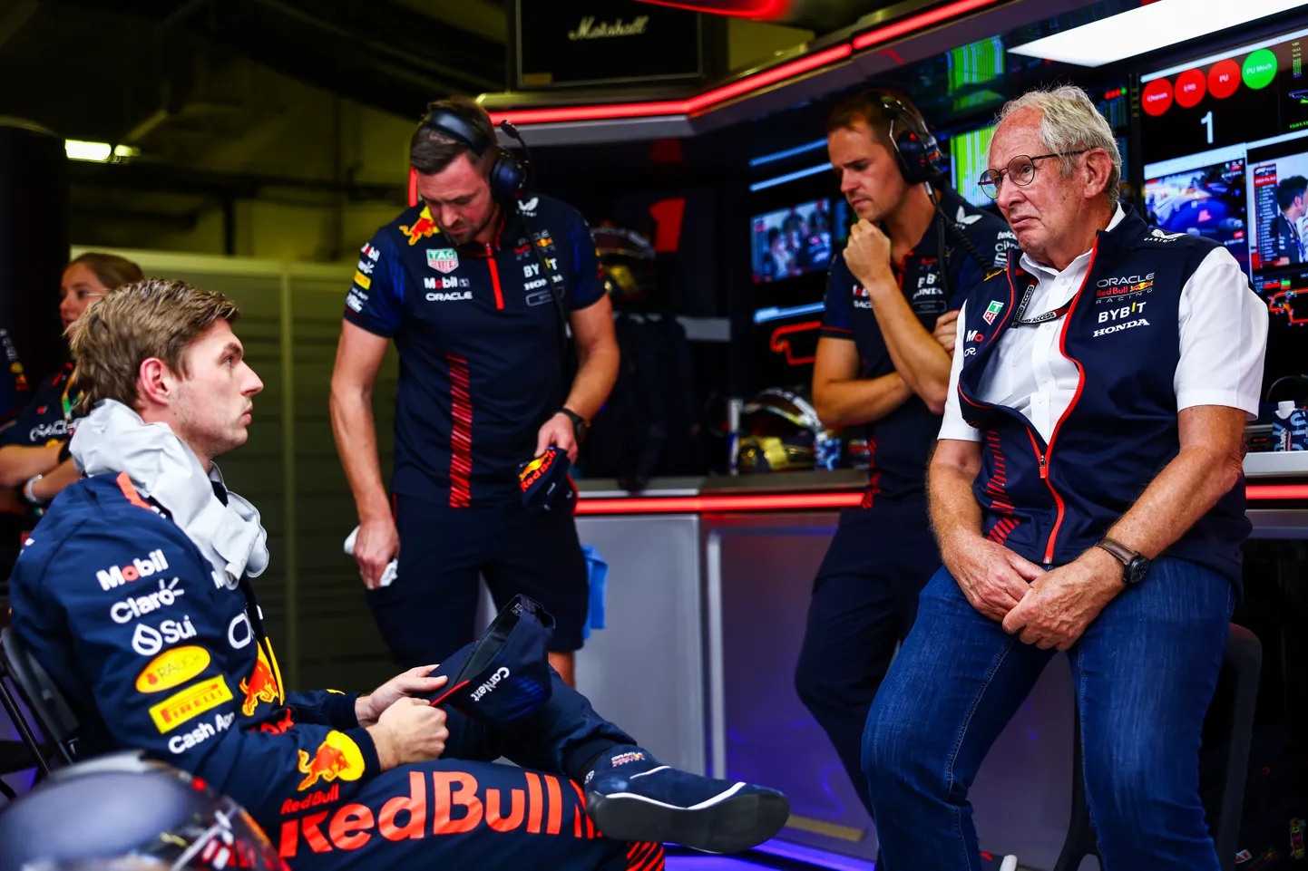 Max Verstappen (vasakul) ja Helmut Marko (paremal).