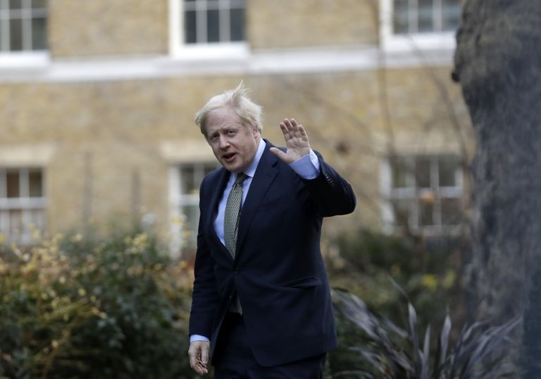 Ühendkuningriigi peaminister Boris Johnson naasmas pärast kohtumist kuningannaga oma residentsi.