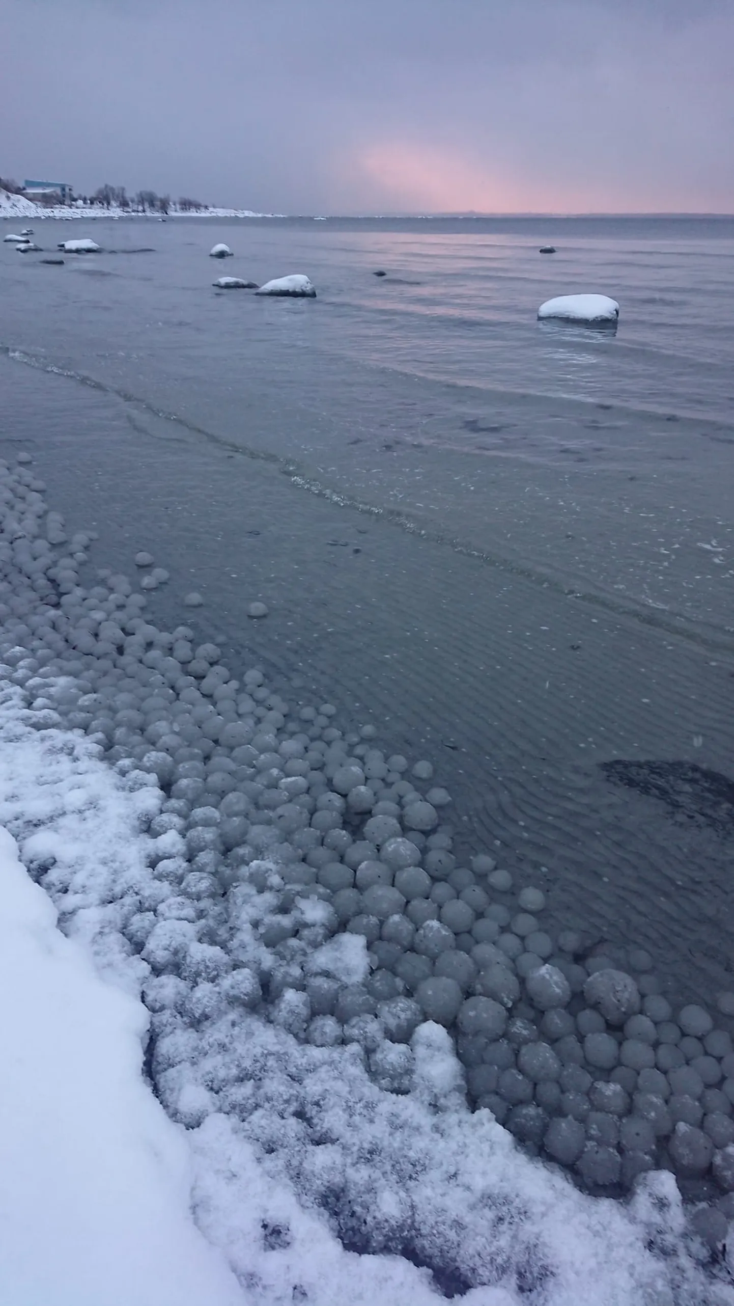 Jääpallid Haabneeme rannas.