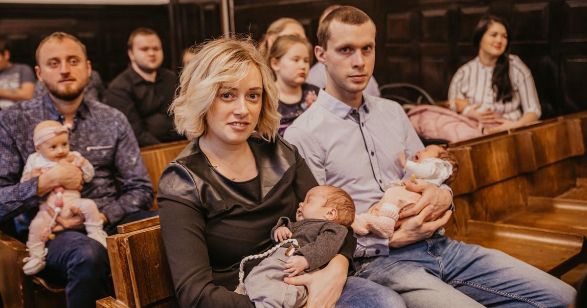 Galerii: beebidele jagati raekojas hõbelusikaid