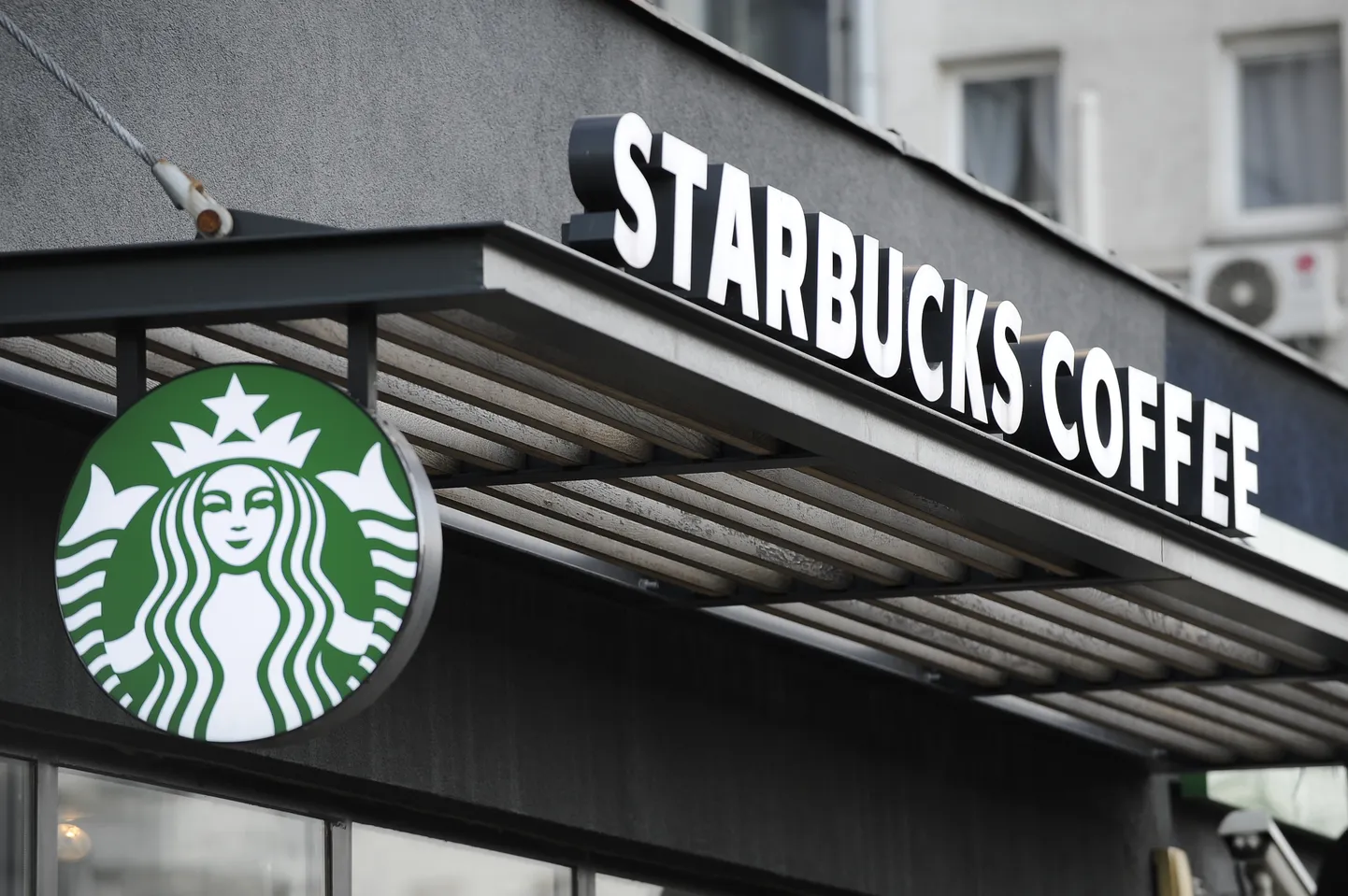 Starbucksi kohvik.