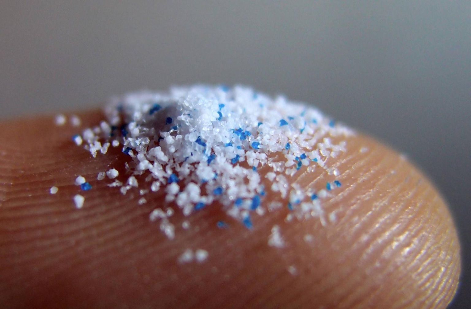 See sõrmel olev mikroplast on nüüd ka inimeste veres, näitavad analüüsid. 