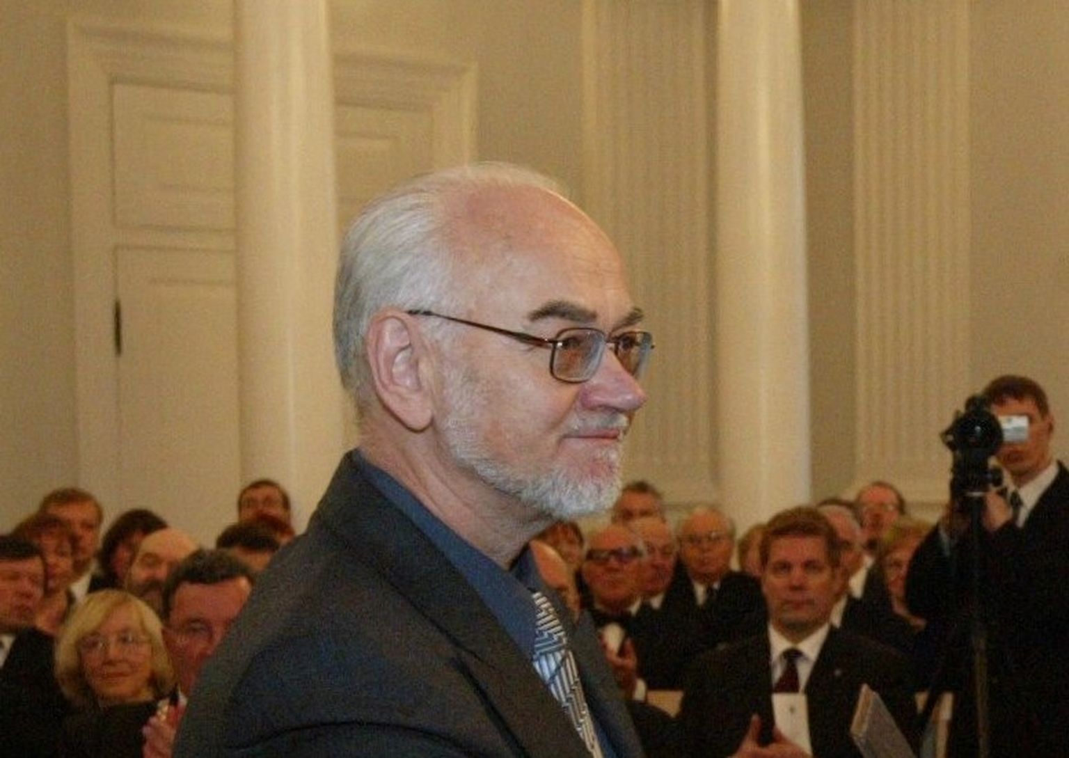 Jaak Panksepp (5. juuni 1943, Tartu – 17. aprill 2017, Bowling Green, Ohio, USA) sõitis Eestisse, et võtta 1. detsembril 2004 rahvusülikooli 85. aastapäeva tähistamisel vastu Tartu ülikooli audoktori tiitel.