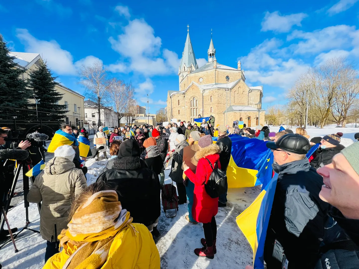 Митинг сторонников Украины в Нарве 26 февраля 2022 года.