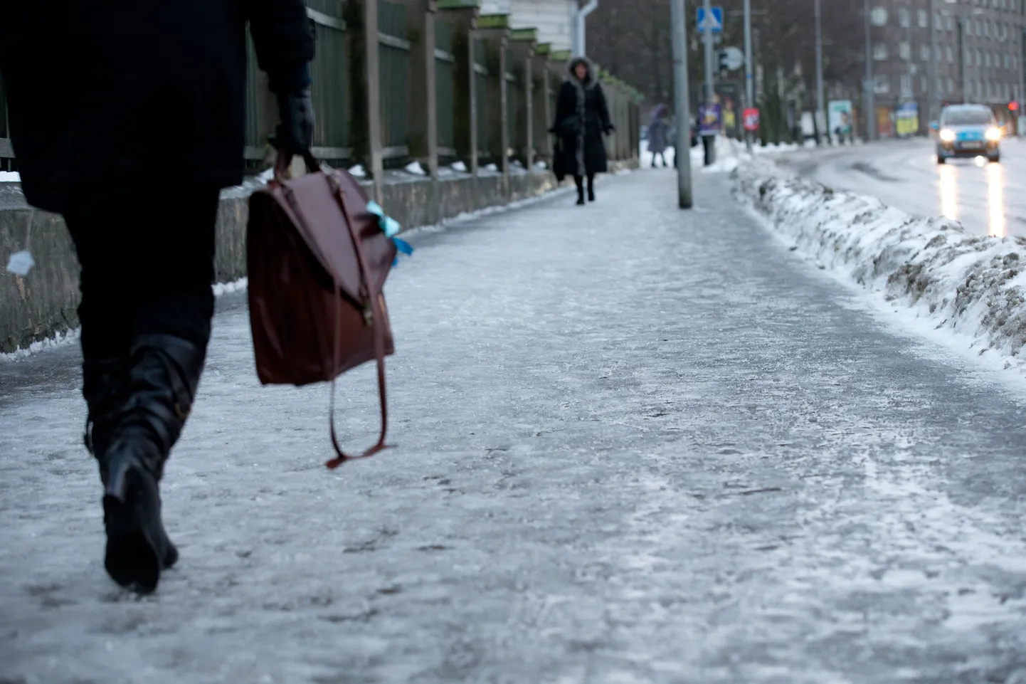 Libedusetõrjeks tohib Tallinnas nüüd erandkorras ka liiva kasutada.